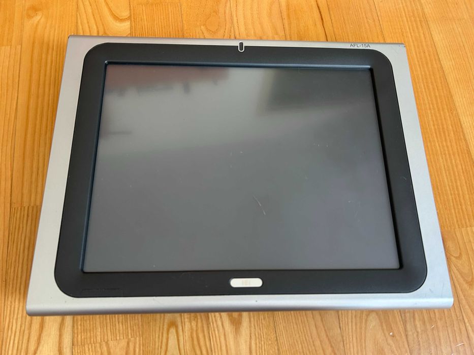 Komputer przemysłowy panelowy iEi model AFL-15A na części.