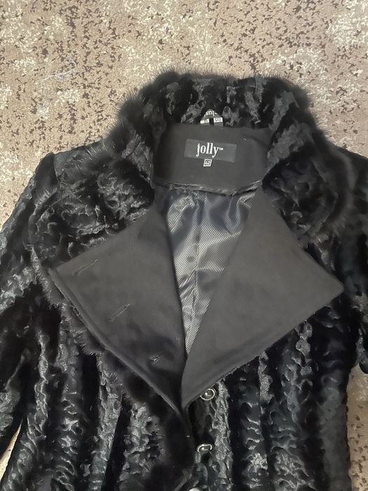 Жіноче пальто  під каракуль