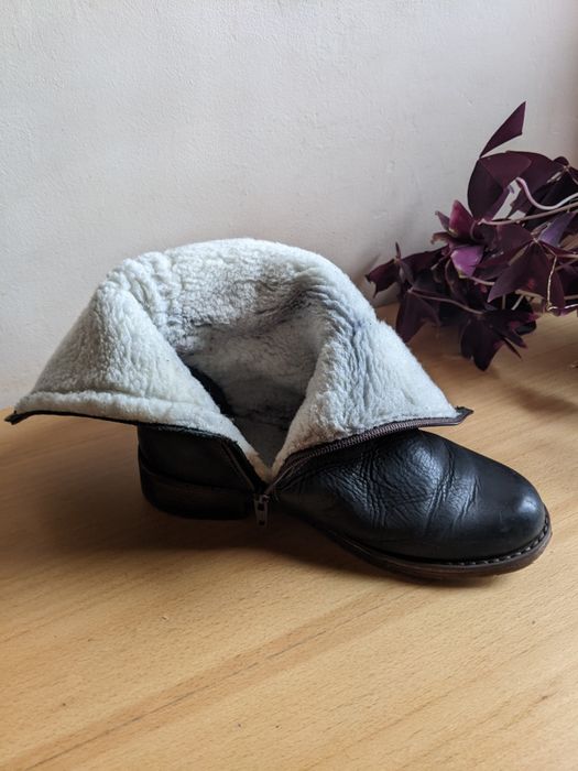 Продам женкие кожаные сапожки. Производство Швеция.Дешево.