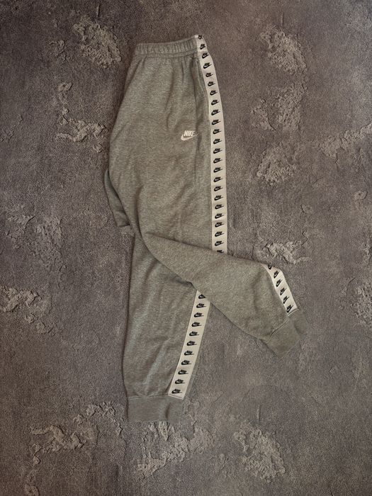 Штани Nike на лампасах штани Nike Tech Fleece штани Найк