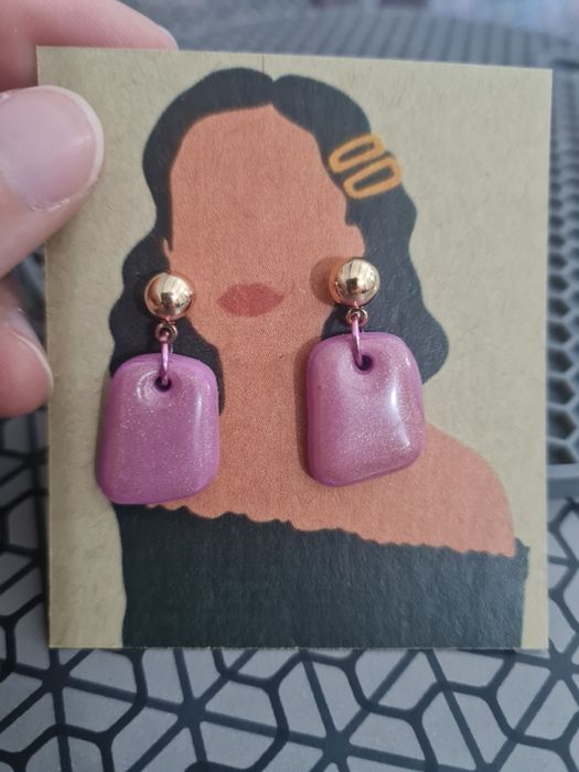 Brincos feitos à mão