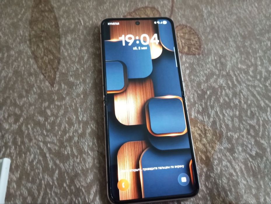 продам Samsung Flip 4  8/128