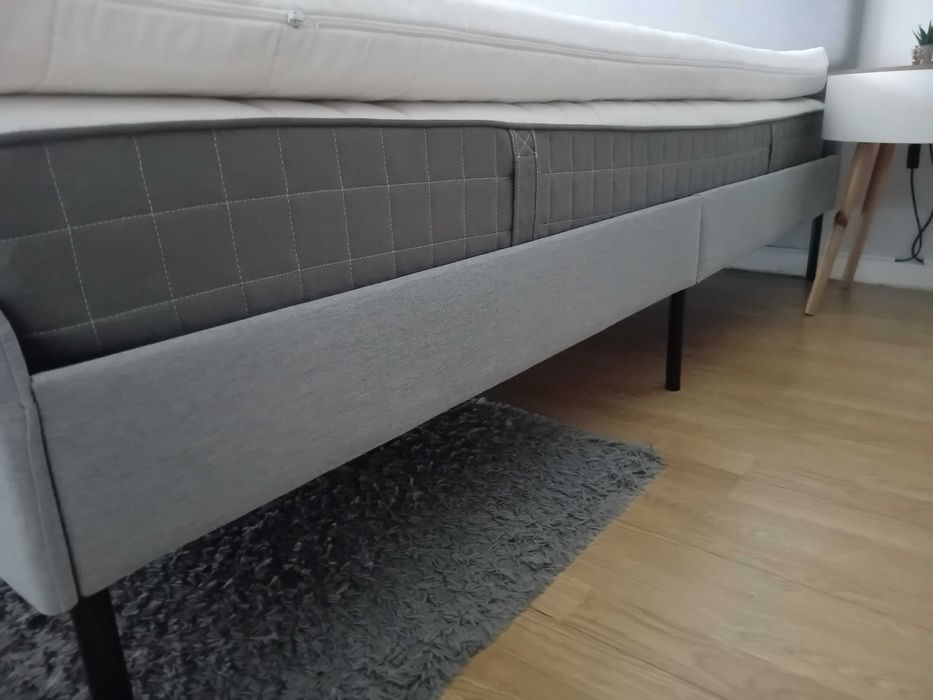 Cama estofada + colchão em excelente estado