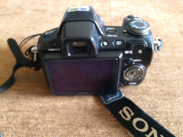 Sony Cyber-shot DSC-H50 9.1MP Digital Camera - Black