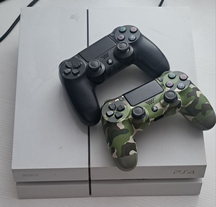 PlayStation 4 ігрова приставка