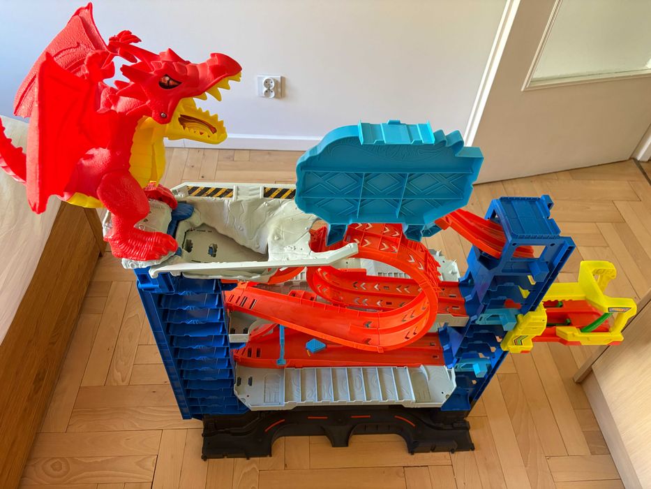 Hotwheels ultimate garage garaż ze smokiem