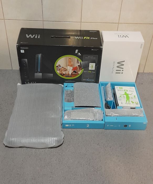 Wii Fit Plus Console Pack + Wii Balance Board (EXCELLENT CONDITION IN BOX)64740620798465122