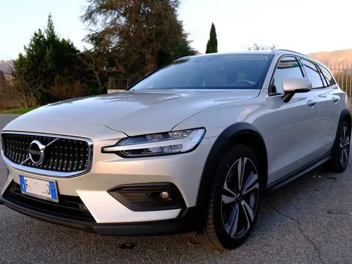 РАзборка Volvo V60 Cross Country бампер б/у автозапчастини