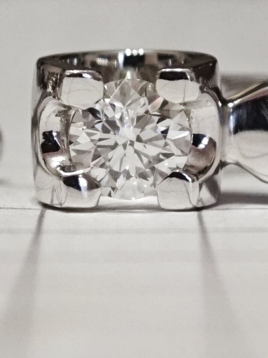 Золоті сережки, з діамантами 0.5 ct, 585 проба.
