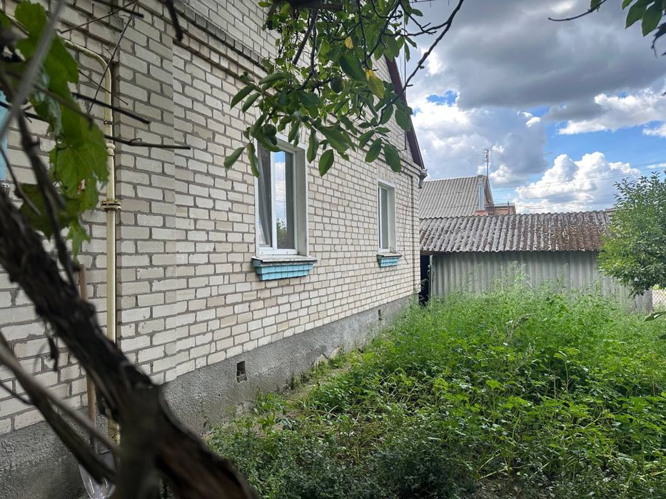 Терміновий продаж! Велика територія та два житлові будинки