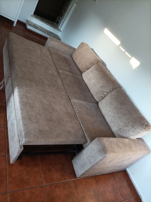 Sofá-cama de cor camel