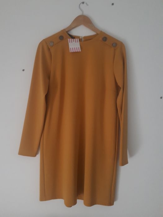 Vestido amarelo com botões Novo