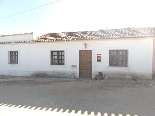 Moradia T2 para remodelar, Quentes, Alenquer