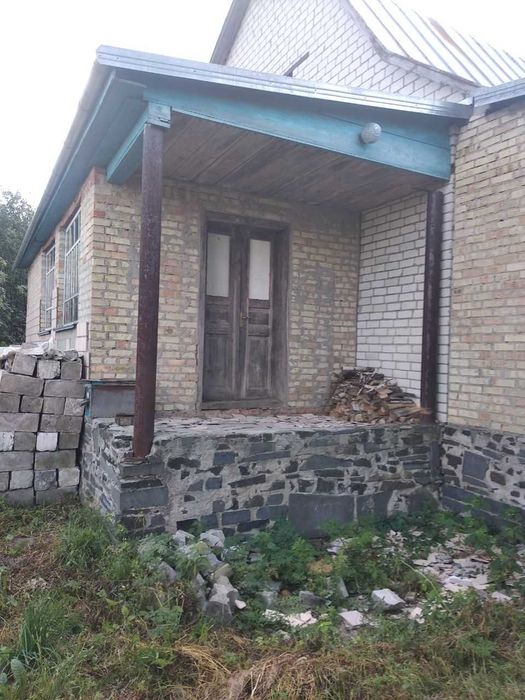 Недобудований будинок в селі Сираї Чернігівської області