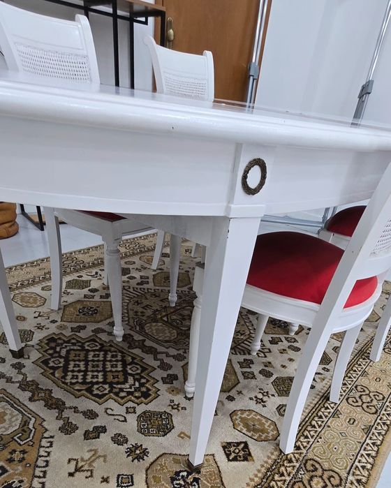 Mesa extensivel + 4 cadeiras