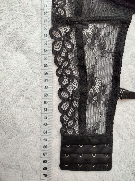 Czarny stanik z koronkowym pasem [r. 75B/80B]