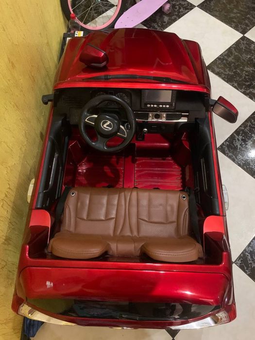 Машина дитяча на пульті керування