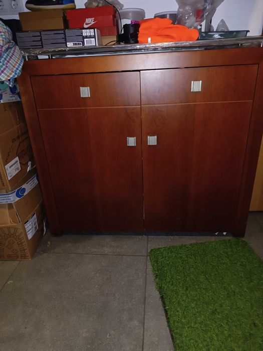 Sapataria com vidro por cima