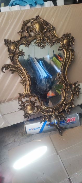 Espelho com moldura em cobre