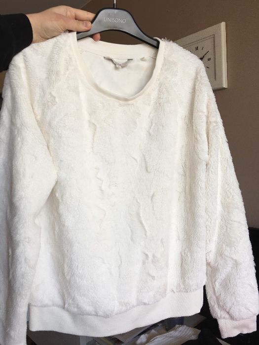 Puchaty snieznobialy sweterek zimowy cialy sweter C&A 36