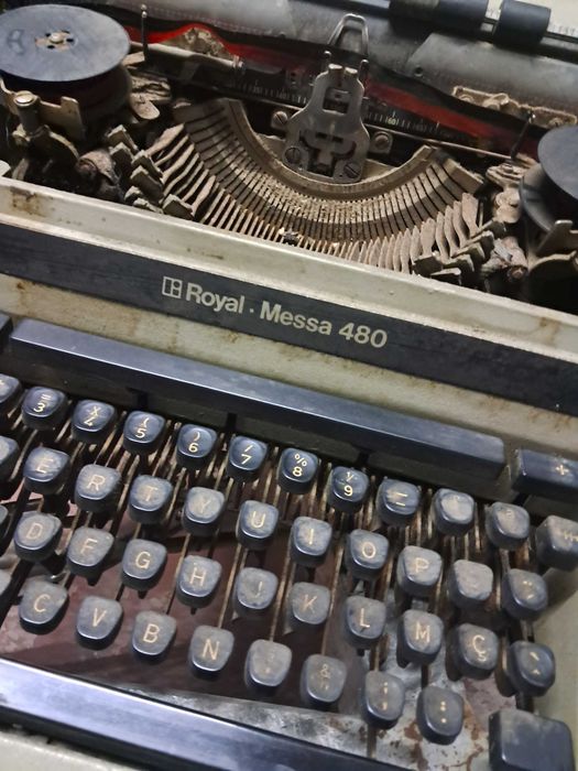 Máquina de escrever antiga Royal