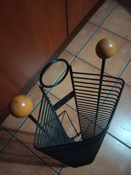 Suporte metálico de CDs