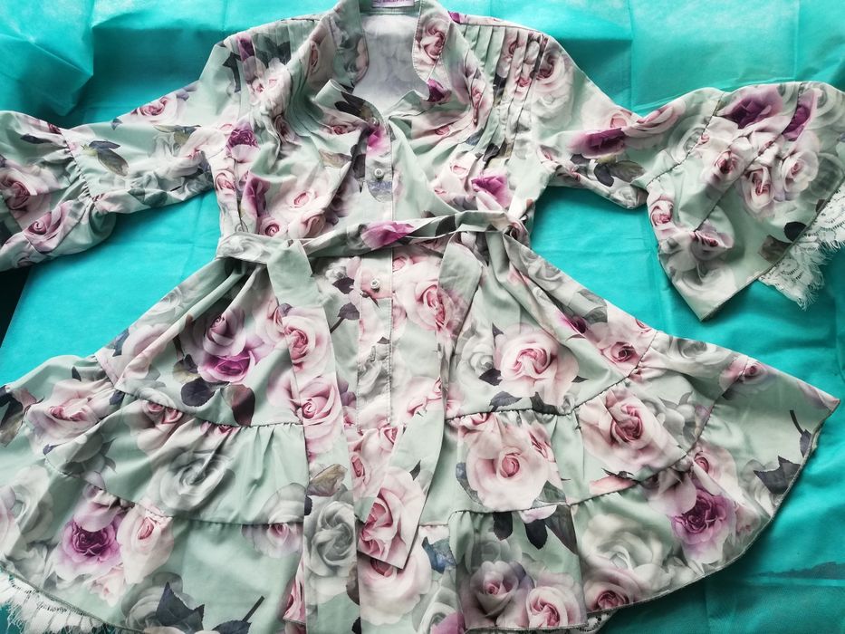 Sale. Сукні нові нарядні. С розмір. Не носи ла взагалі.