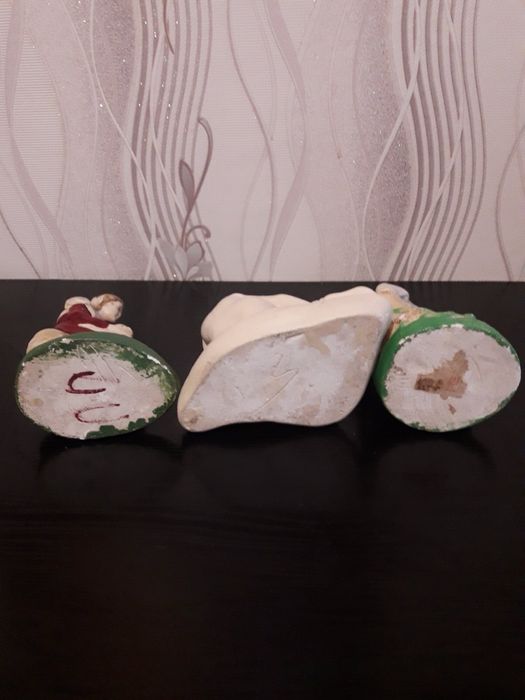 Статуэтки из гипса артели Кунгур.Девочка с книгой