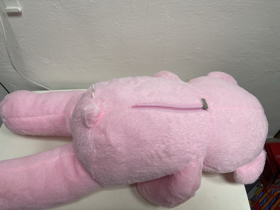 Великий плюшевий ведмедик