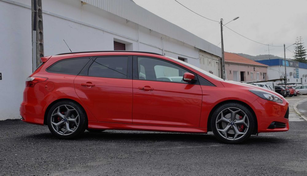 Ford Focus SW 2.0 EcoBoost ST 250cv ST-3 # 2013/07 — photo 2