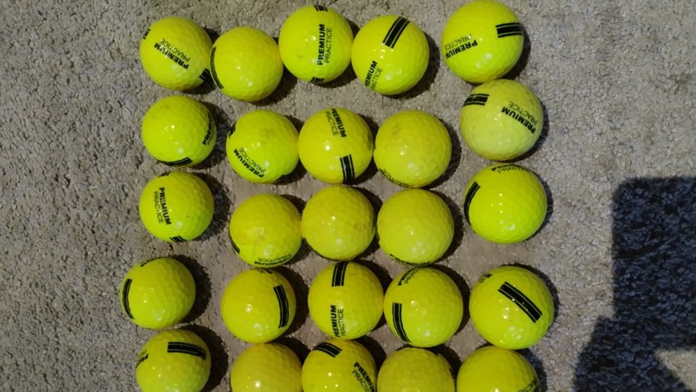 Lote de 70 bolas de golfe.