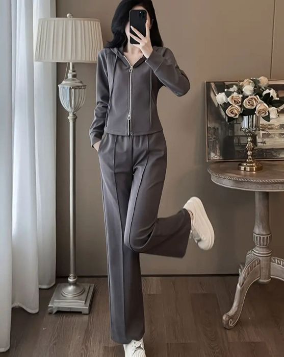 Спортивный костюм отличного качества