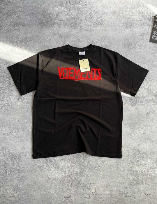 Чорна Футболка Vetements з бірками (Ветмо)