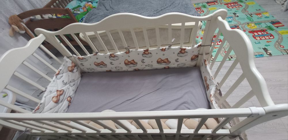 Ліжечко дитяче...