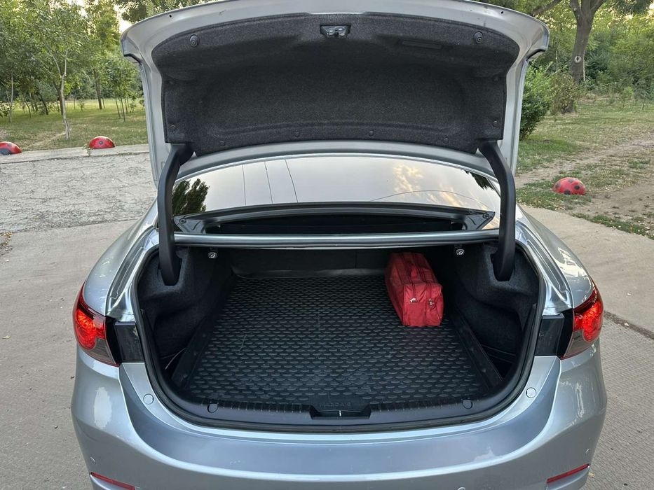 Офіційна Mazda 6 2017
