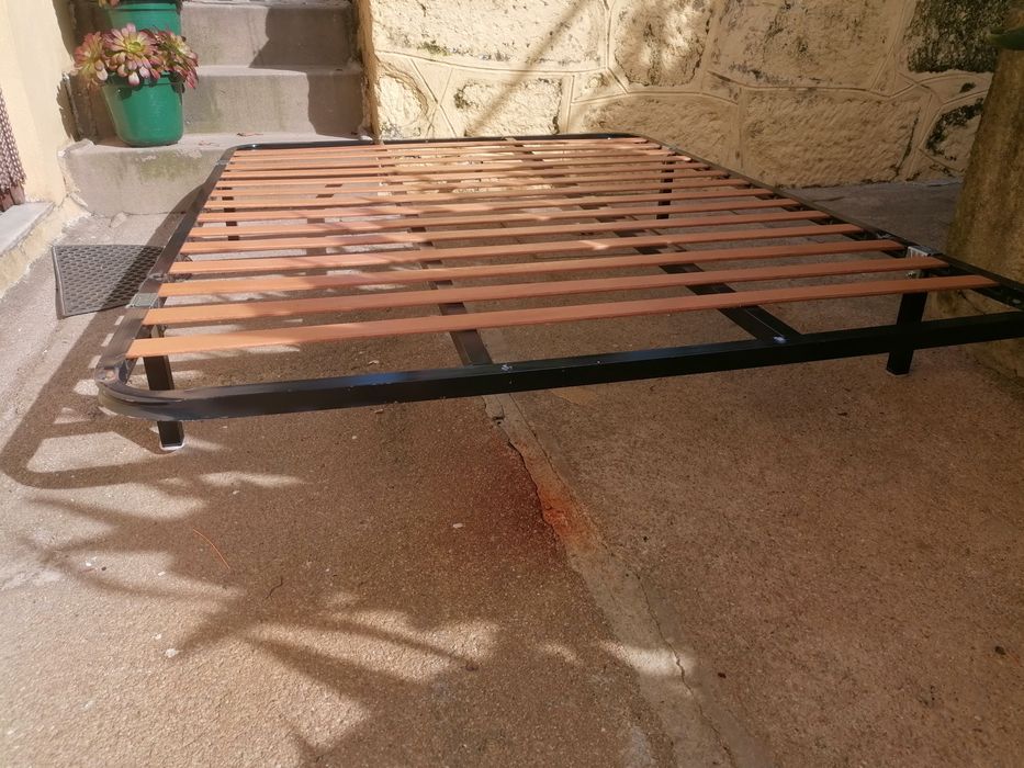 Estrado de casal com  pés