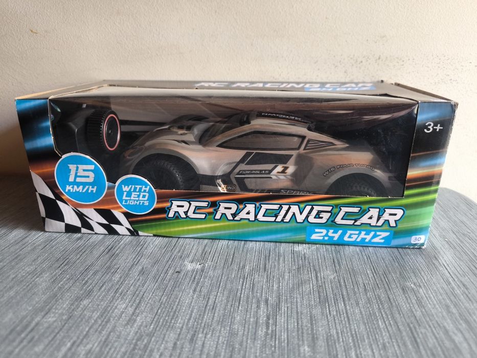 Carro de Telecomandado RC Racing Car 2.4 GHz – Novo em Caixa