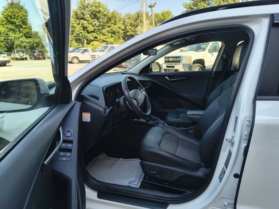 Kia Niro EX      2023