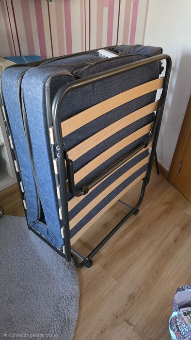 Cama Dobrável de Solteiro com Colchão e Rodas – Excelente Estado