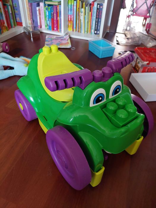 Mega Bloks Jeździk Pchacz Zjadacz klocków GFG22 Fisher Price