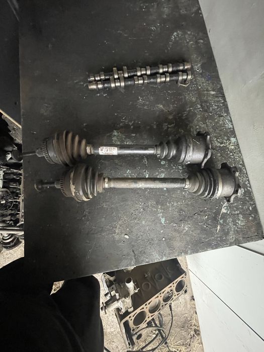 Продам полуося в зборі з шрусами на volkswagen b5+ АКПП