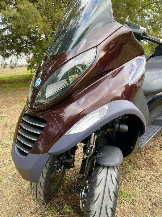 Трицикл PIAGGIO MP3 250RL