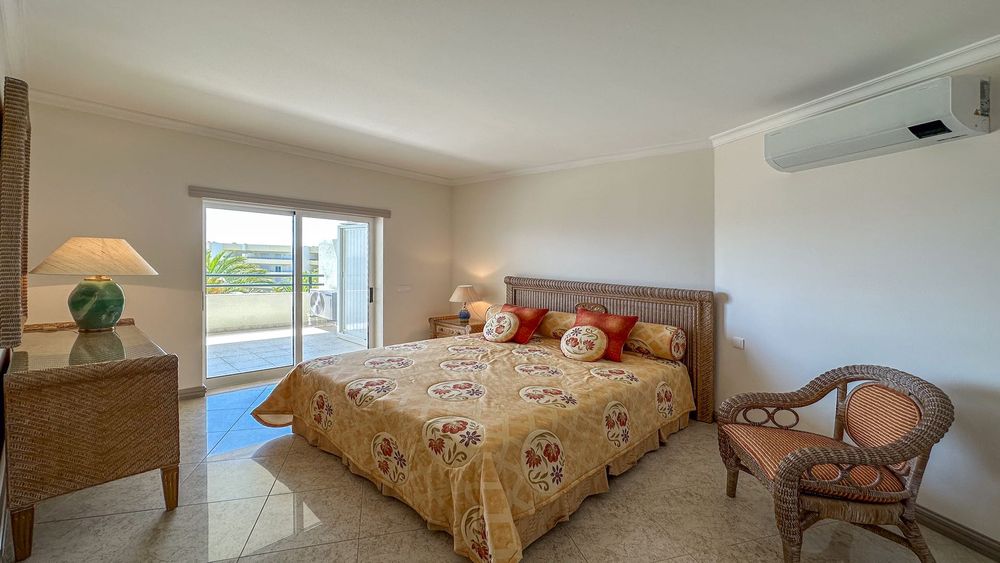 Apartamento de Luxo, Vista Mar Deslumbrante a 100m da Praia, Albufeira