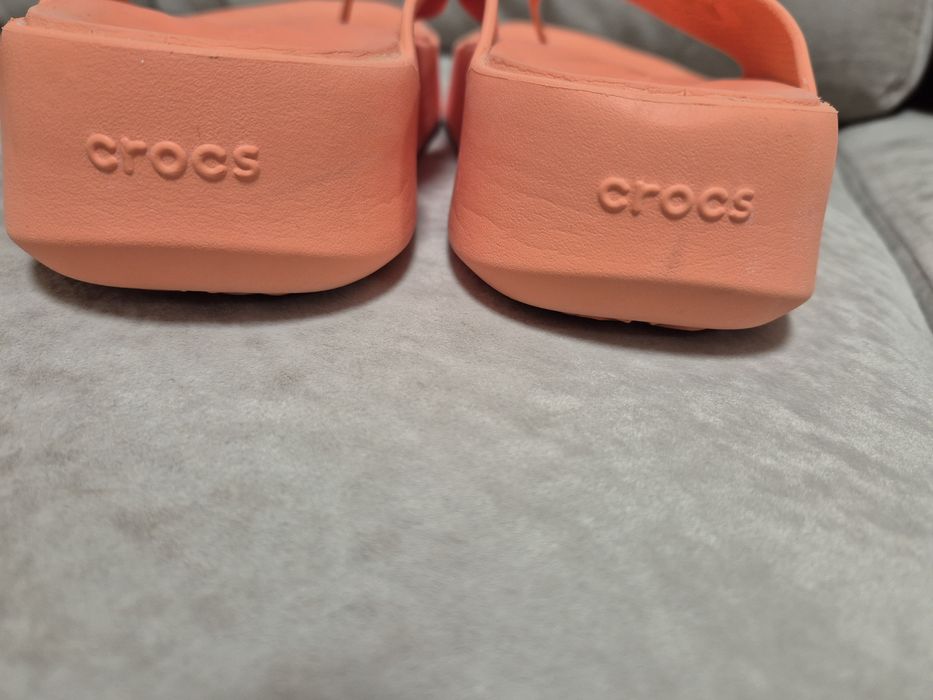 Crocs w9 сандалі