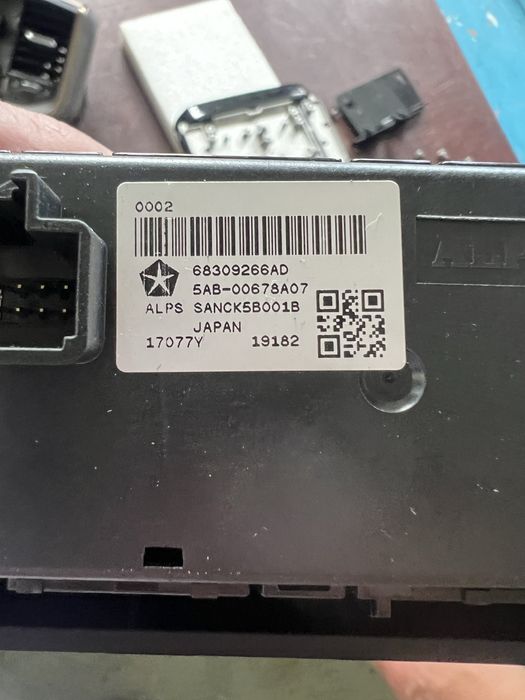 ДИСПЛЕЙ DODGE RAM 2019-2022 P68312620AF