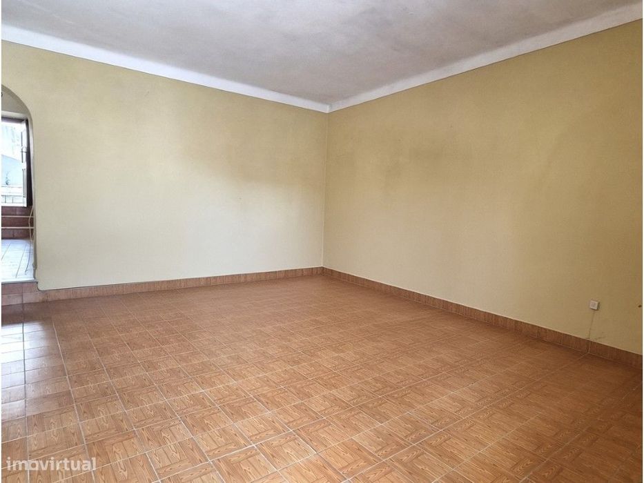 Moradia T1+1 com quintal na Vila de Redondo (Évora)