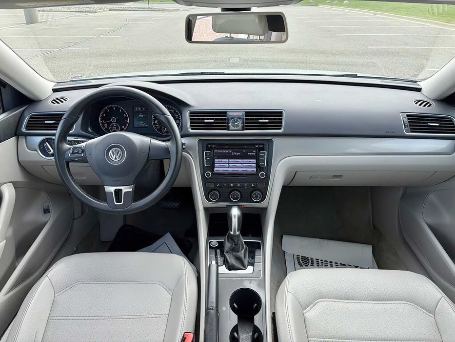 Volkswagen Passat Limited Edition      2015