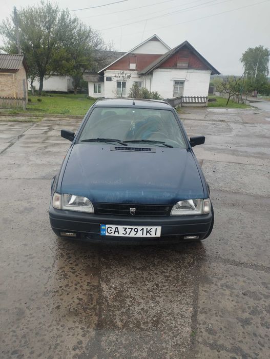 Продаю Дачія супер нова. 2003 року.