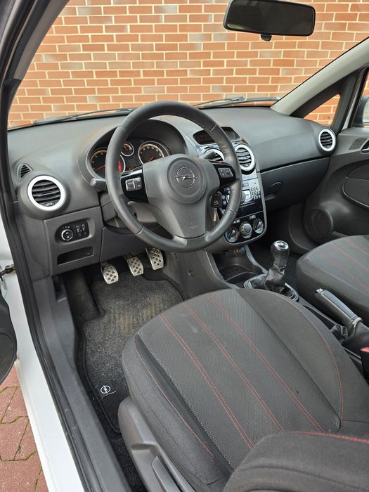 Opel Corsa D 1.2  75cv  Black Edition