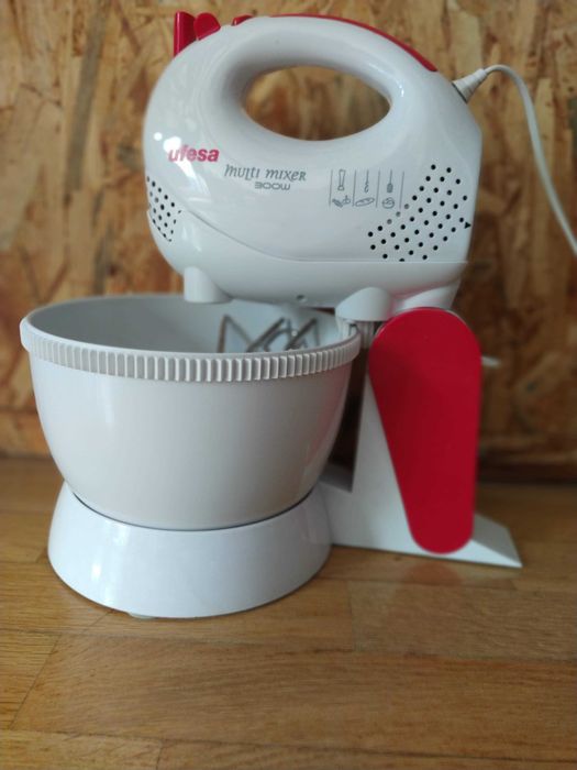 Batedeira Ufesa c/ taça